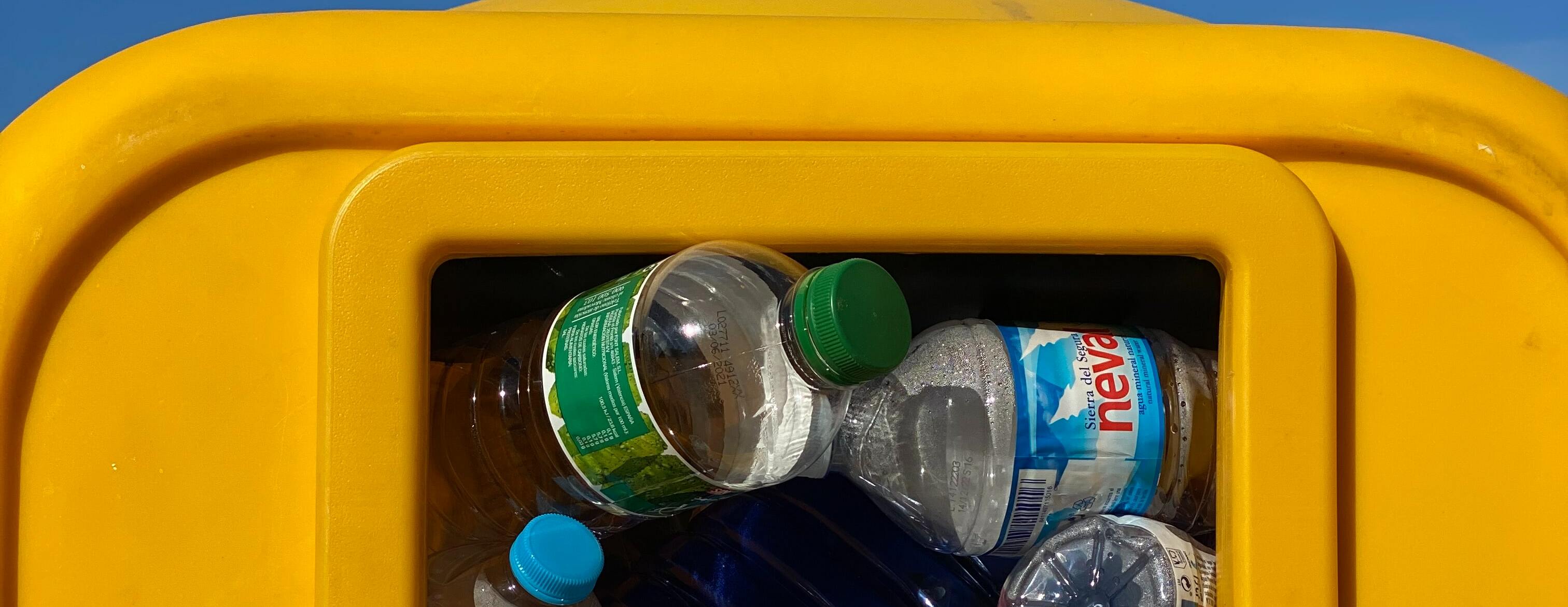 «Малый бизнес не должен пострадать»: эксперт одобрил запрет 28 видов товаров из пластика